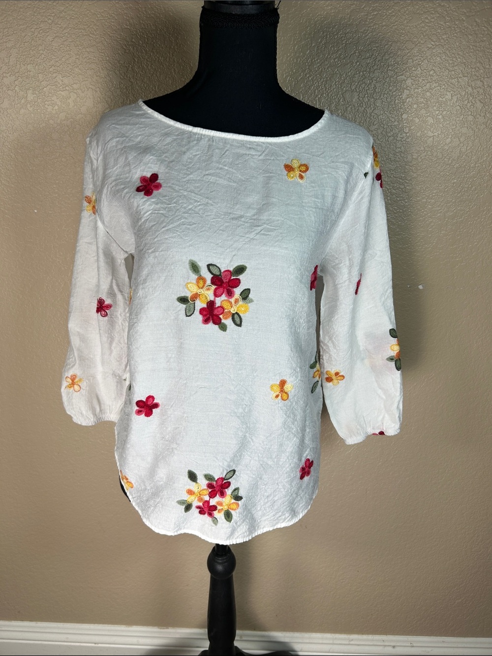 White Floral Embroidered 3/4 Sleeve Peasant Blouse | Size M Approx.